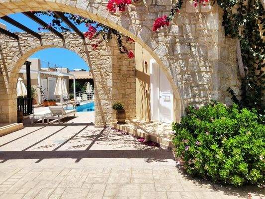 Kreta, Nopigia: 3-Zimmer-Wohnung in Anlage mit Pool nahe Strand zu verkaufen