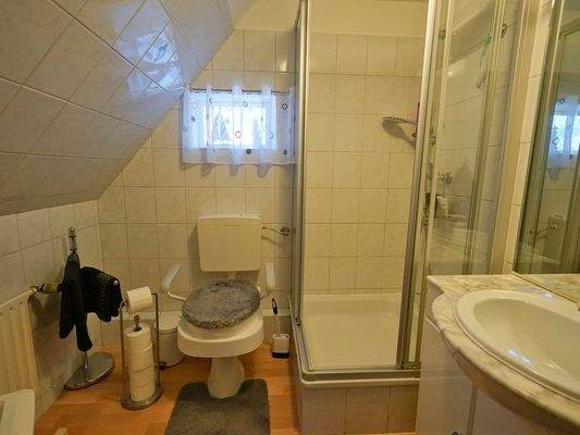 Weiteres Bad mit Dusche