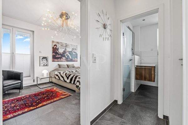 Diele mit Blick in Bad und Schlafzimmer