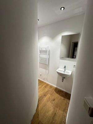 EG Hauptbau und separates WC