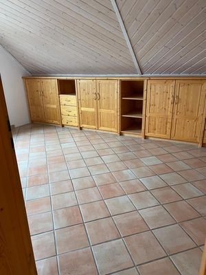 Schlafzimmer mit praktischen Einbauschränken