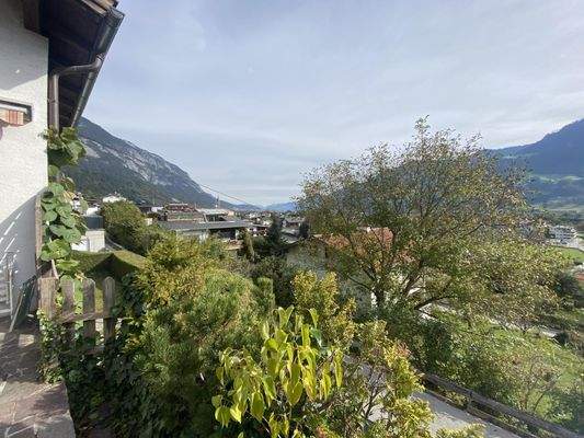 Nach Osten vor dem Haus