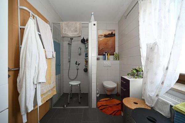 Modernes Badezimmer