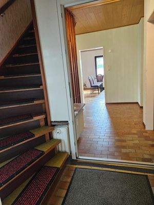 Dielenbereich m. Treppe z. DG