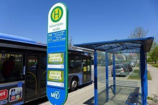 150a_ Metrobus U5.S5 # Universitätsstraße