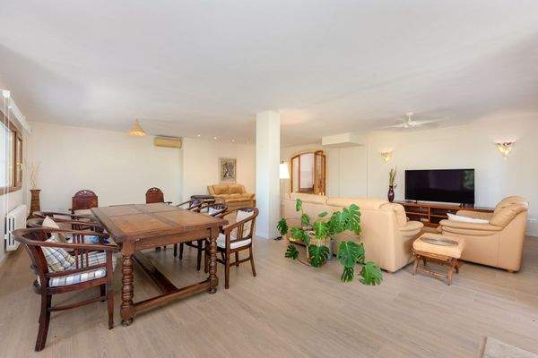 großzügiger Wohnbereich