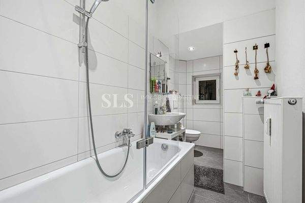 DG rechts Badezimmer