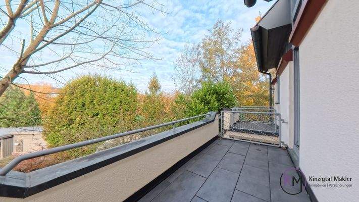 ... schöne Balkonansicht (West)