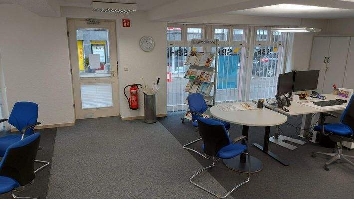 Geschäftsraum links