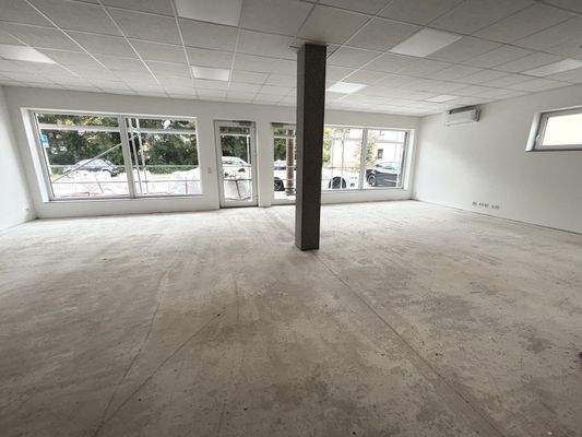 Ansicht 1 Blick zur Fensterfront