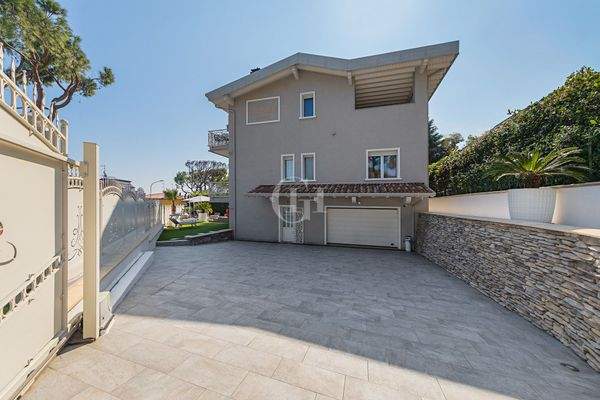 Außenansicht der Villa