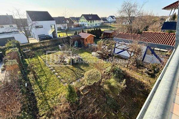 Großer Gartenbereich