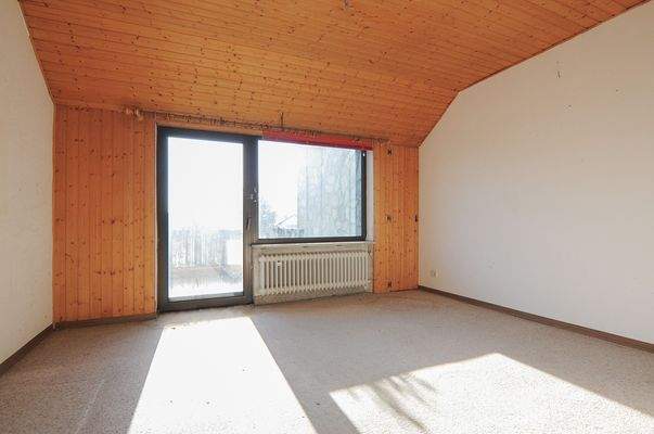 Kinder- oder Gästezimmer im Obergeschoß mit Zugang zur Dachterrasse