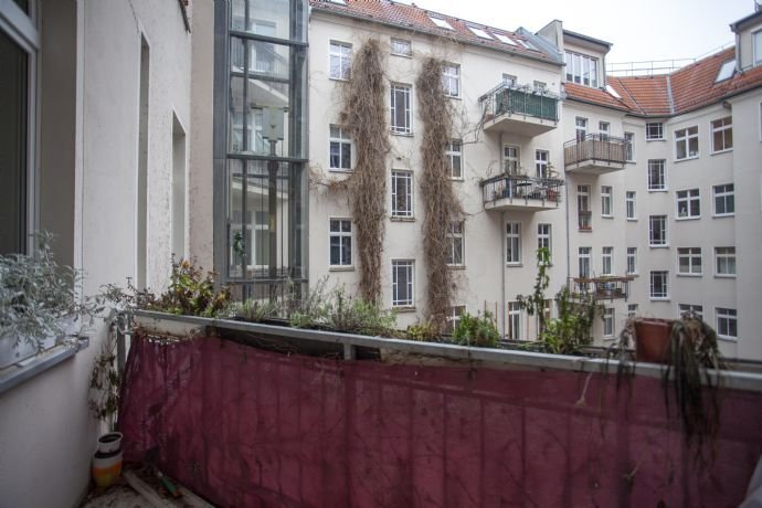 Geschmackvolle Wohnung mit zwei Zimmern sowie Balkon und Einbauküche in Prenzlauer Berg, Berlin