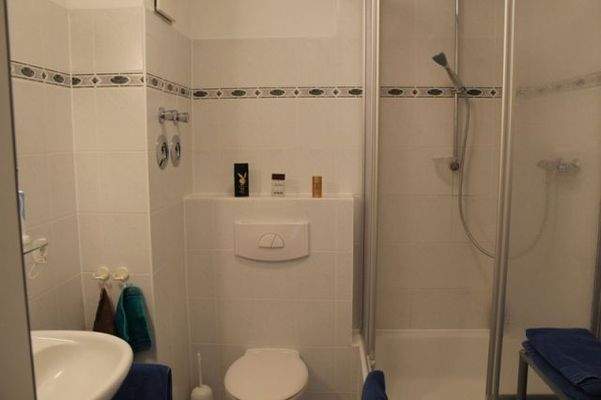 geräumiges Schlafzimmer