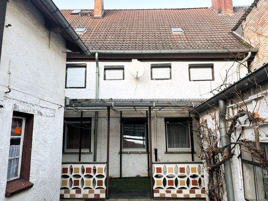 Hausrückseite mit Terrasse