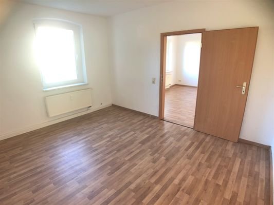 Beispielfoto Schlafzimmer mit Zugang zum Wohnzimmer