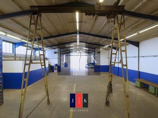 Fahrzeugreparaturhalle Innenansicht 1 - Darstellung