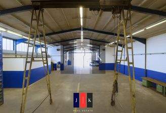 Fahrzeugreparaturhalle Innenansicht 1 - Darstellung