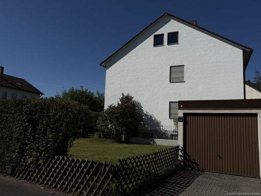 Ostansicht m. Einzelgarage