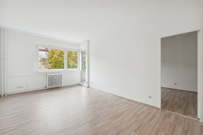 Bezugsfreie 2-Zimmer-Wohnung mit Loggia und Einbauküche in Westend zu verkaufen