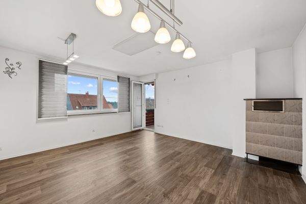 1. OG | Wohn- und Essbereich mit Zugang zum Balkon