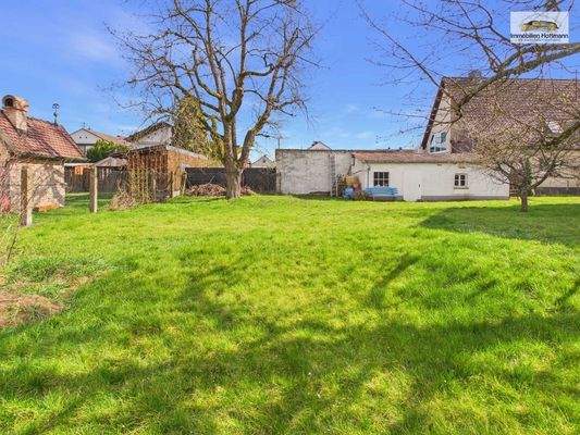 Großzügiger Garten – ein echtes Paradies für Kinder, Spiel und Erholung