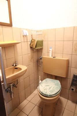separates WC