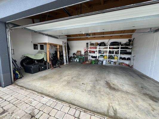 Doppelgarage mit Zusatzebene