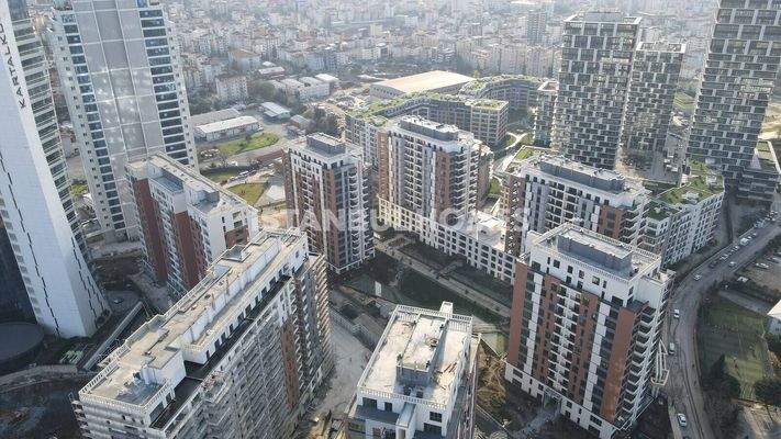Apartments in a Secure Complex with Pool in Kartal Istanbul