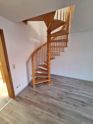 Treppe Wohnzimmer zum DG.jpg