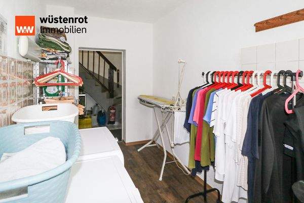 Bügelzimmer/ Waschraum EG