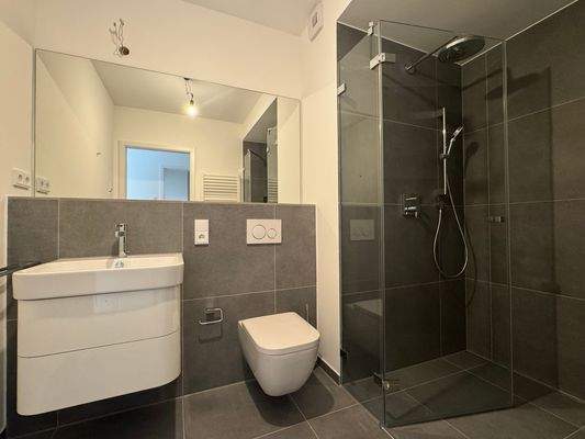 Badezimmer mit Dusche