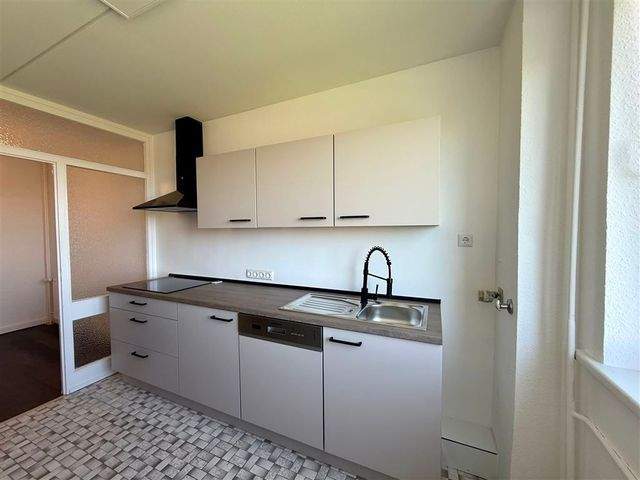 Renovierte 4-Raum-Whg. mit Essdiele, Balkon, Gäste-WC, Abstellraum, Stellplatz uvm. // Kronshagen - Photo 1