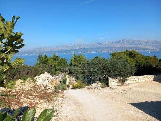Baugrundstück in einer ruhigen Umgebung auf Brač