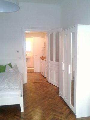 Blick von Wohn-/Schlafzimmer