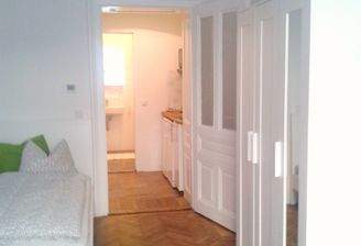 Blick von Wohn-/Schlafzimmer