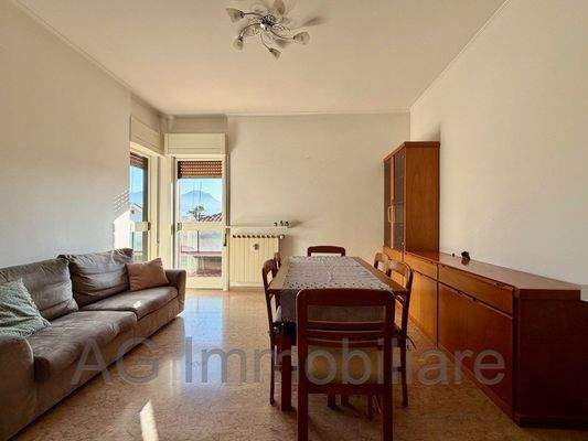 Wohnzimmer mit Essbereich