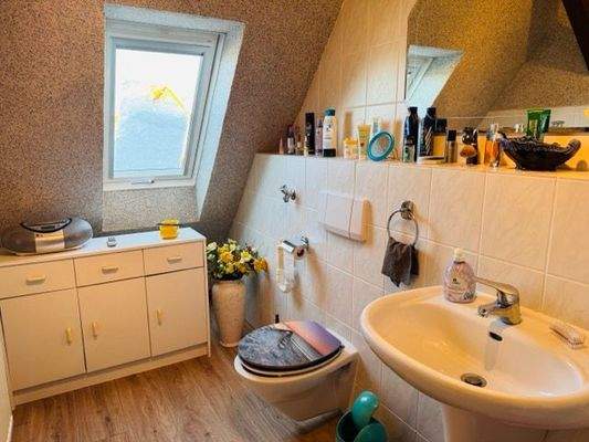 Badezimmer im Dachgeschoss     .jpeg