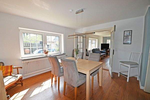  Wohn- und Essbereich