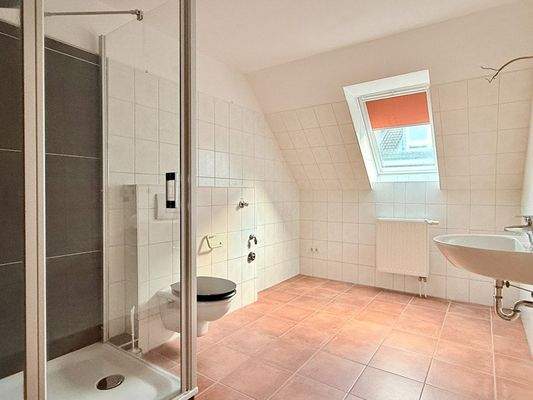 Bad im Dachgeschoss