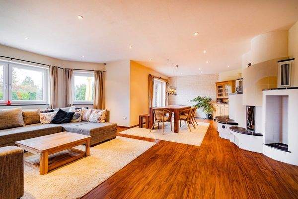 Wohn/ Essbereich mit Kachelofen