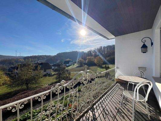 EG: Balkon mit herrlichem Fernblick über Steinperf in Süd-Ost Ausrichtung