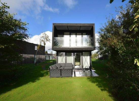 ferienhaus-kaufen-lakeside-resort-brielle-zwartewaal-rueckseite-terrasse-balkon-2026a