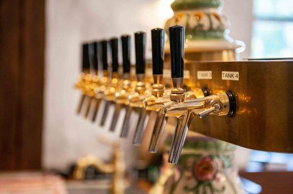 Zapfanlage in der Theke
