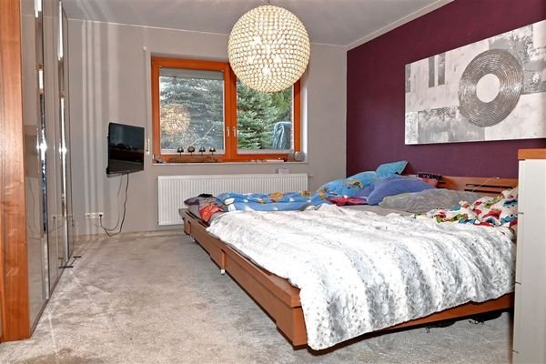 Schlafzimmer 1