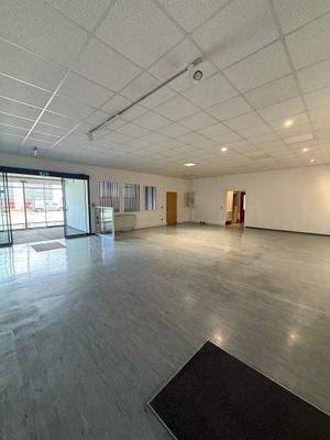 Halle 1 links - Ladenfläche