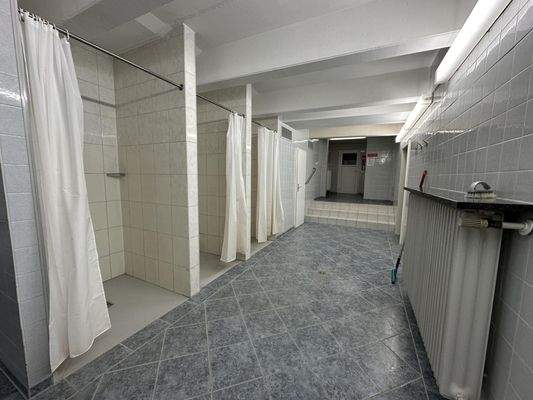 Duschen Schwimmbad - Saunabereich