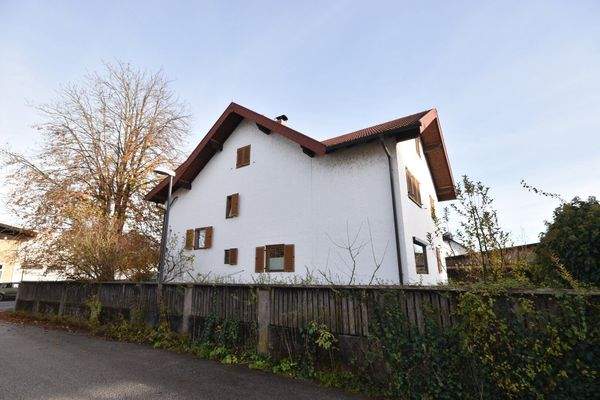 Ansicht - Großes renovierungsbedürftiges 2-3 Familienhaus mit Lager und Doppelgarage Kauf Bergheim Salzburg