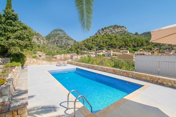 Wunderschönes-Haus-mit-Pool-und-Aussicht-in-Caimari-Mallorca